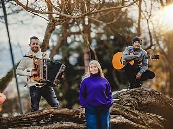 Im Dreiklang durch die stade Zeit - Astrid Wirtenberger mit Jürgen Leitner & Tom Eder 