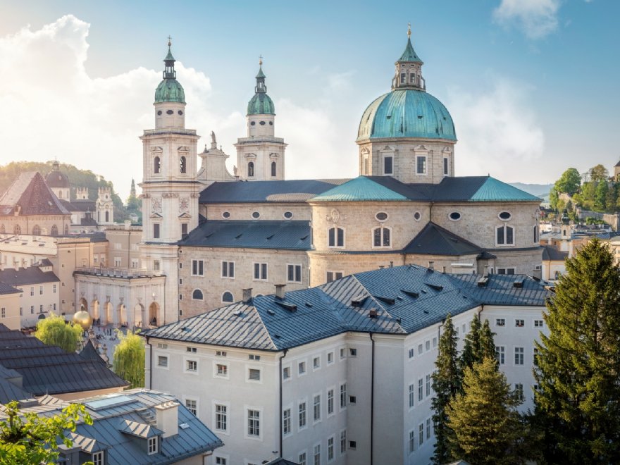 Salzburger Dom &copy; mRGB-Shutterstock